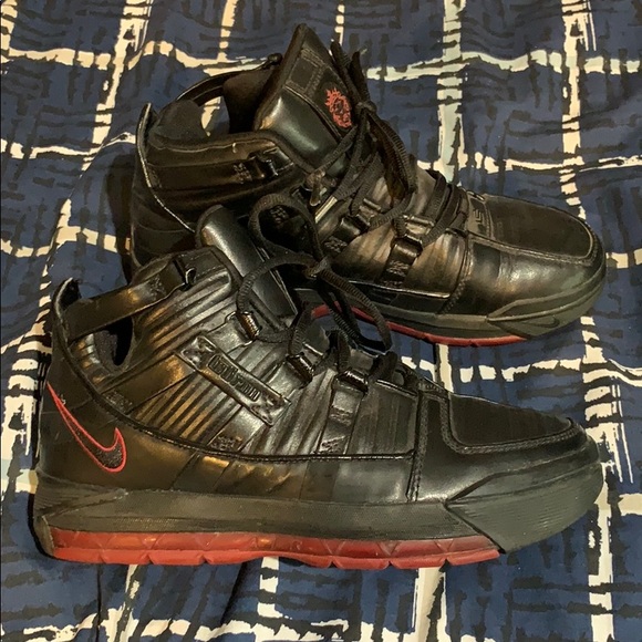 Sneakers - Picture 2 of 4